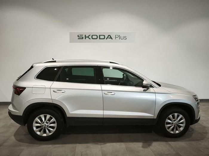 Usado Skoda Karoq Ambition 150 CV (110 kW) 2022 Gris plata SUV