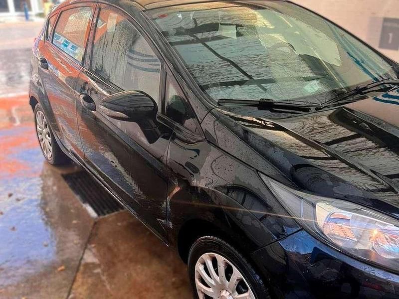 Usado Ford Fiesta Trend 82 CV (60 kW) 2016 Negro Berlina
