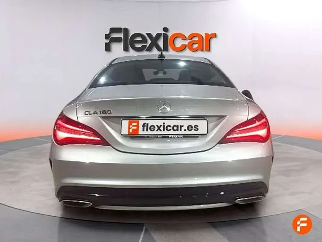 Usado Mercedes CLA180 122 CV (89 kW) 2018 Gris Coupe