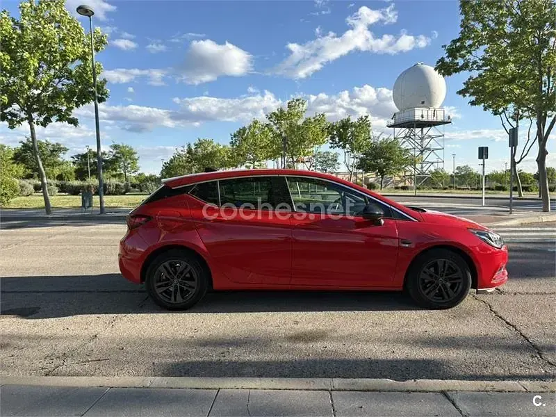 Usado Opel Astra 125 CV (91 kW) 2019 Rojo Berlina