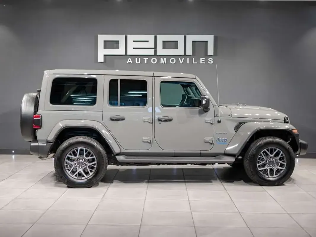 Usado Jeep Wrangler Unlimited Sahara 381 CV (280 kW) 2022 Gris SUV
