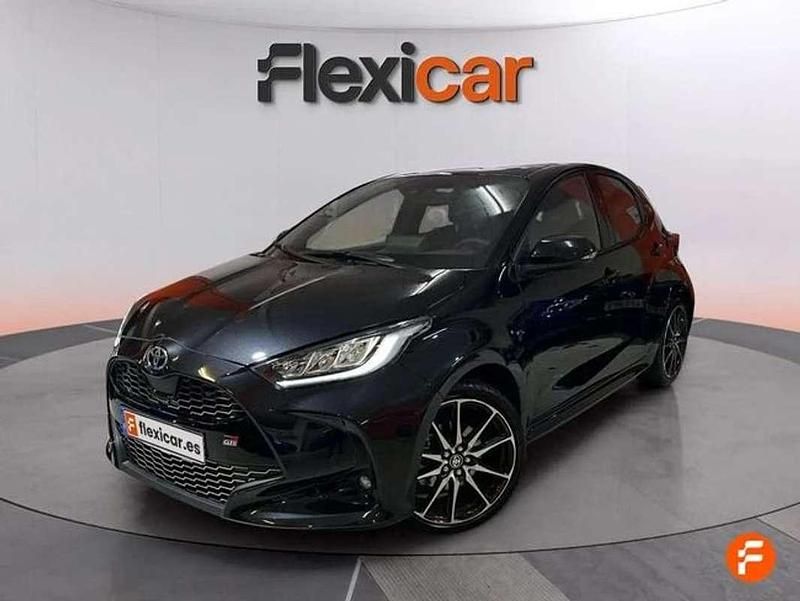 Usado Toyota Yaris Hybrid Sport 116 CV (85 kW) 2022 Negro Utilitario