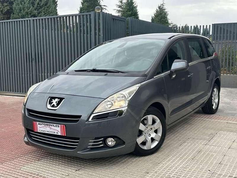 Usado Peugeot 5008 111 CV (81 kW) 2012 Gris Monovolumen