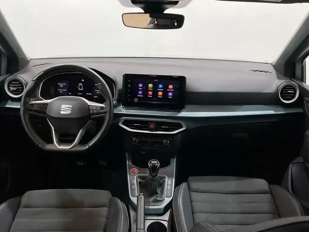 Usado Seat Arona Xperience 110 CV (80 kW) 2022 Gris SUV