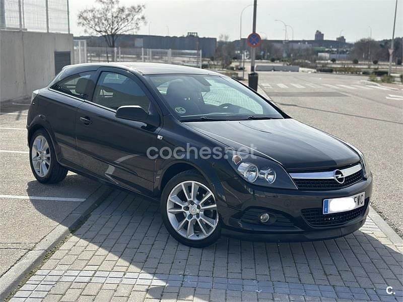 Usado Opel Astra GTC Sport 110 CV (80 kW) 2008 Negro Berlina