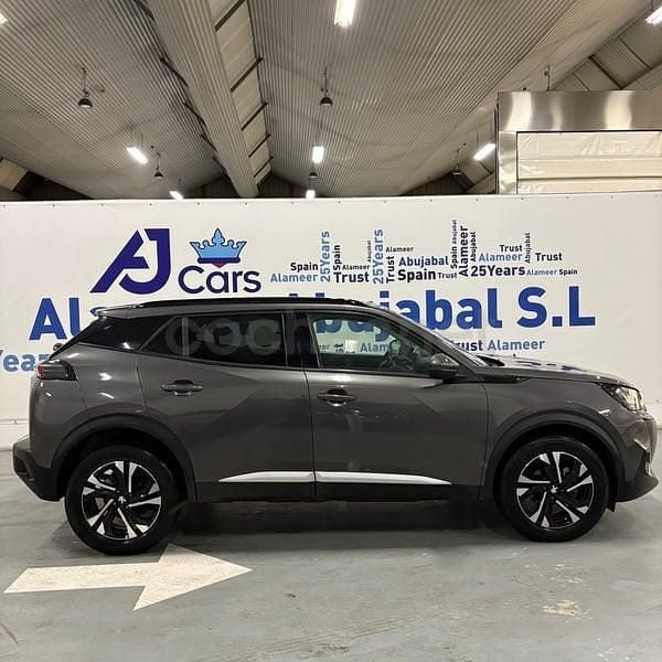 Usado Peugeot 2008 Allure 130 CV (95 kW) 2021 Gris / plata SUV