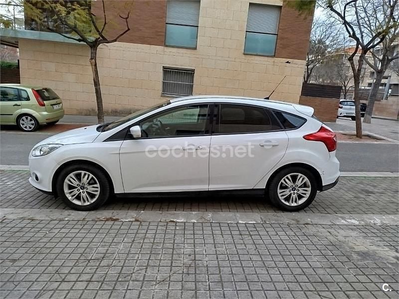 Usado Ford Focus Trend 125 CV (91 kW) 2012 Blanco Berlina