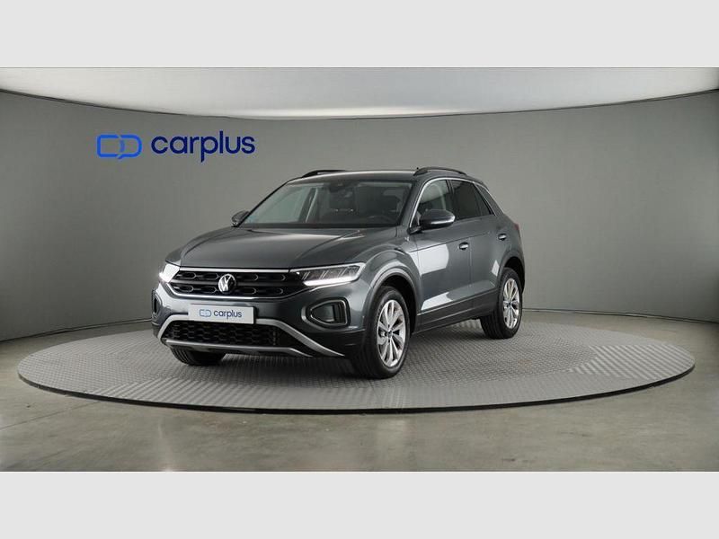 Usado VW T-Roc Life 110 CV (80 kW) 2022 Gris indy (metalizado) SUV