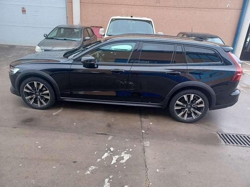 Usado Volvo V60 CC Pro 190 CV (139 kW) 2019 Azul Familiar
