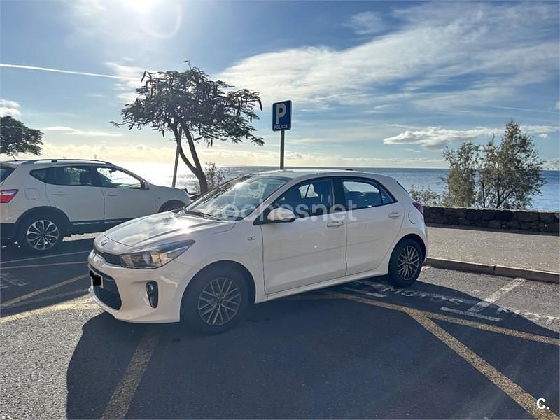 Usado Kia Rio 84 CV (61 kW) 2019 Blanco Berlina