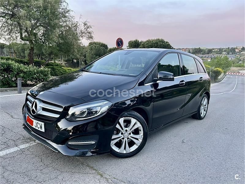 Usado Mercedes B180 Urban 109 CV (80 kW) 2015 Negro Utilitario