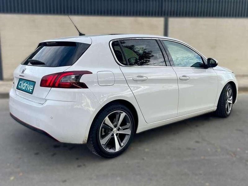 Usado Peugeot 308 Allure 120 CV (88 kW) 2017 Blanco Utilitario