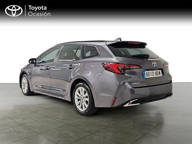 Usado Toyota Corolla Active 140 CV (102 kW) 2025 Gris / plata Familiar