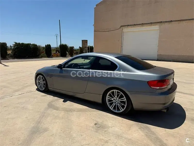 Usado BMW 325 218 CV (160 kW) 2007 Gris / plata Coupe