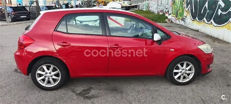 Usado Toyota Auris 90 CV (66 kW) 2008 Rojo Utilitario
