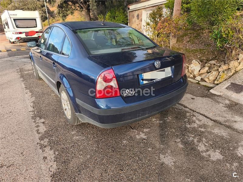 Usado VW Passat Comfortline 130 CV (95 kW) 2001 Azul Berlina