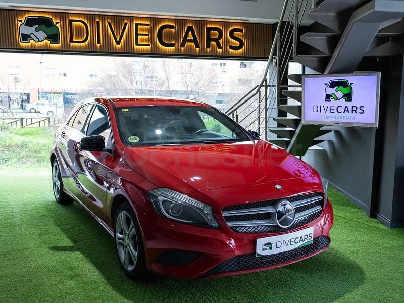 Usado Mercedes A180 Urban 109 CV (80 kW) 2015 Rojo Berlina