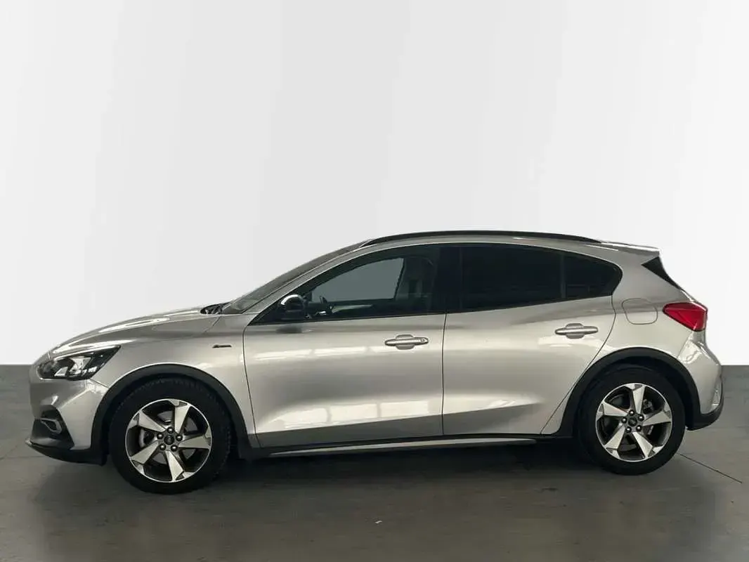 Usado Ford Focus Active 125 CV (91 kW) 2020 Plateado Utilitario
