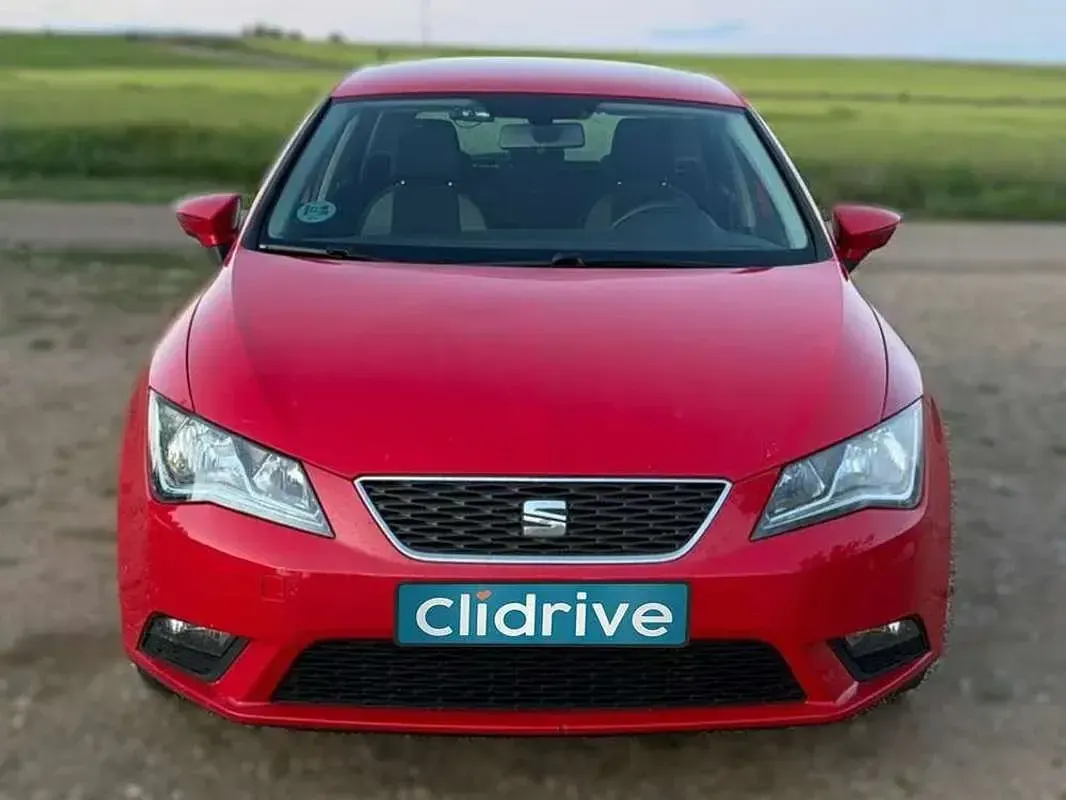 Usado Seat Leon ST Reference 110 CV (80 kW) 2013 Rojo Familiar