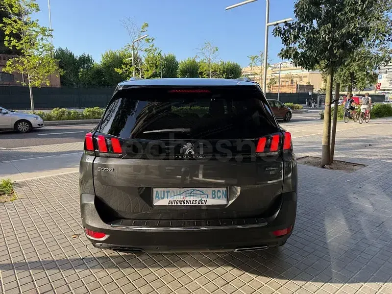Usado Peugeot 5008 GT-line 130 CV (95 kW) 2018 Gris / plata SUV