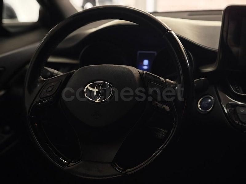 Usado Toyota C-HR Advance 122 CV (89 kW) 2017 Gris / plata SUV