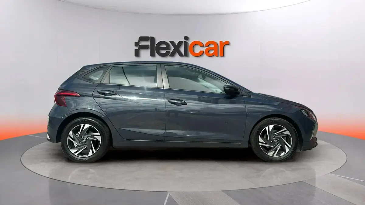 Usado Hyundai i20 101 CV (74 kW) 2021 Gris Utilitario