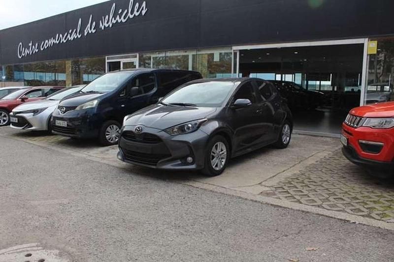 Usado Mazda 2 Center-Line 116 CV (85 kW) 2023 Gris Utilitario