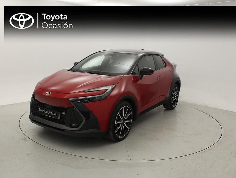 Rojo Usado 2025 Toyota C-HR+ Edition SUV | 41.975 € - Imagen 1/4