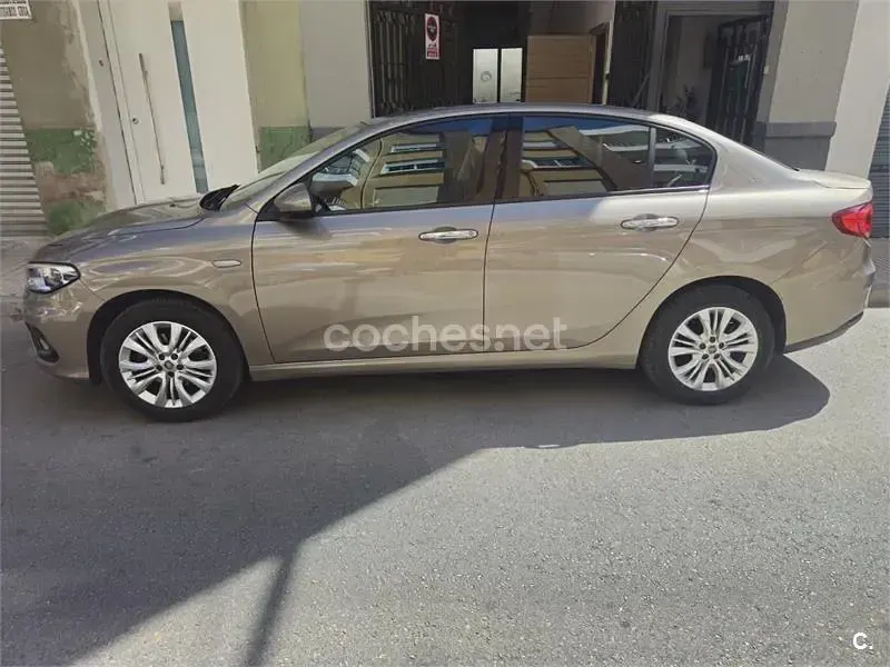 Usado Fiat Tipo Easy 95 CV (69 kW) 2018 Beige Berlina