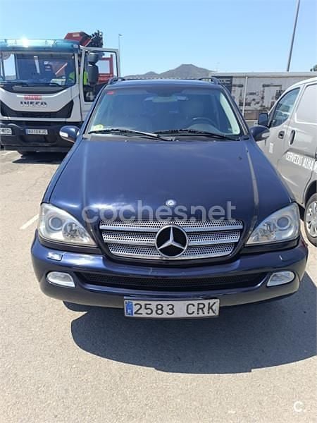 Usado Mercedes ML350 245 CV (180 kW) 2004 Violeta / lila SUV