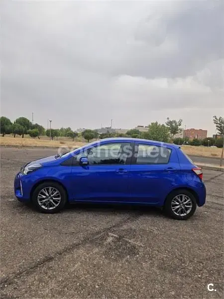 Usado Toyota Yaris Active 111 CV (81 kW) 2018 Azul Berlina