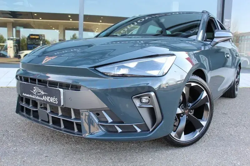 Usado Cupra Leon 150 CV (110 kW) 2025 Azul Familiar