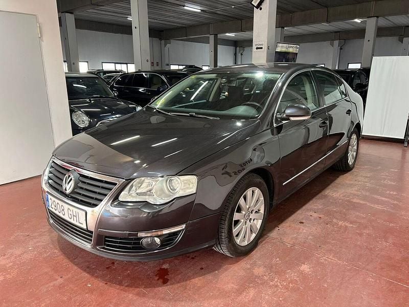 Usado VW Passat Highline 140 CV (102 kW) 2008 Gris Berlina