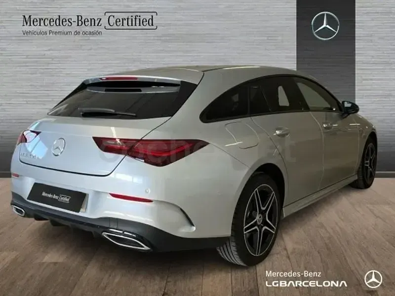 Usado Mercedes CLA250e Shooting Brake AMG line 218 CV (160 kW) 2025 Gris / plata Familiar