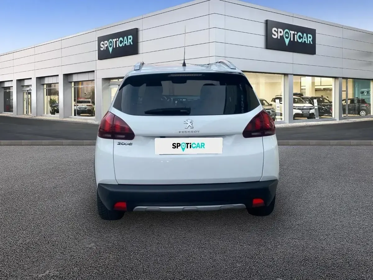 Usado Peugeot 2008 Allure 110 CV (80 kW) 2018 Blanco SUV