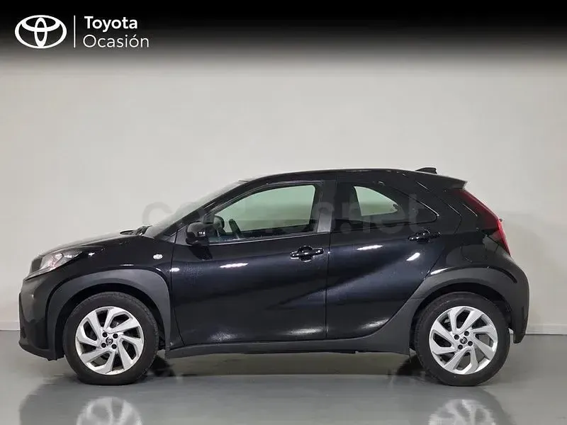 Usado Toyota Aygo X Play 72 CV (52 kW) 2024 Negro SUV