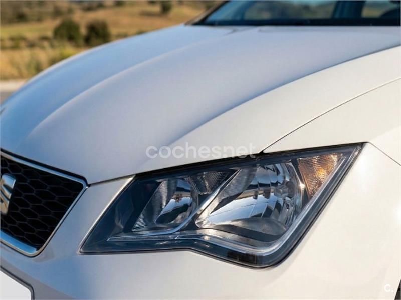 Usado Seat Leon I-Tech 105 CV (77 kW) 2013 Blanco Berlina