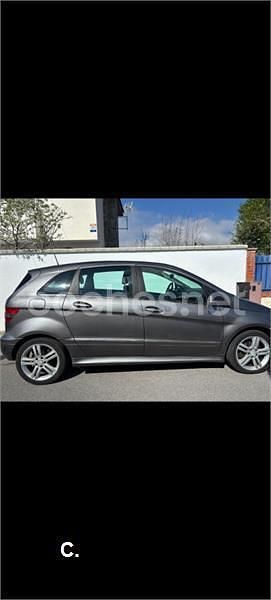 Usado Mercedes B180 109 CV (80 kW) 2009 Gris / plata Monovolumen