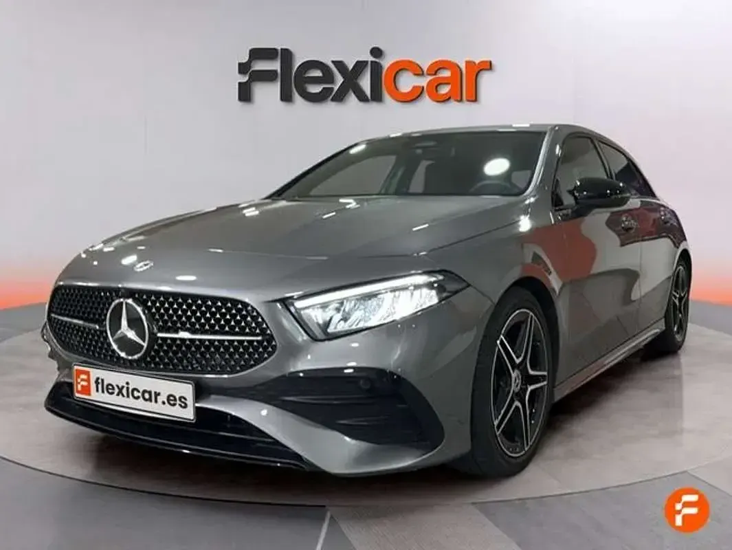 Usado Mercedes A180 136 CV (100 kW) 2025 Gris Berlina