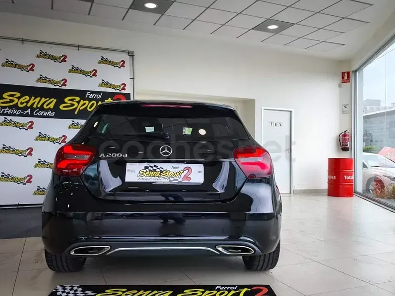 Käytetty Mercedes A200 Urban 136 HP (100 kW) 2016 Musta Sedan