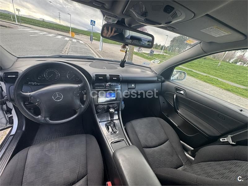Usado Mercedes C220 Classic 150 CV (110 kW) 2007 Gris / plata Berlina