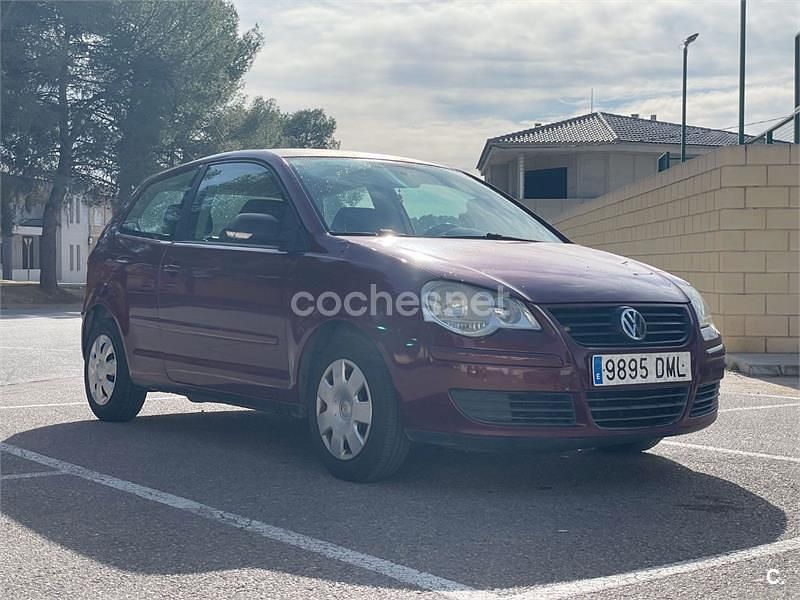 Granate Usado 2005 VW Polo Advance Berlina | 3000 € (Precio justo) - Imagen 1/4