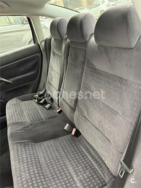 Usado VW Passat Advance 150 CV (110 kW) 2005 Gris / plata Berlina