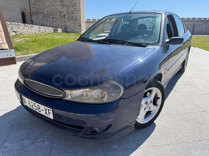 Usado Ford Mondeo RS 170 CV (125 kW) 1999 Azul Berlina