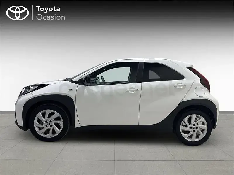 Usado Toyota Aygo X Play 72 CV (52 kW) 2025 Blanco SUV