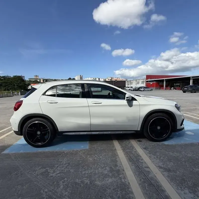 Usado Mercedes GLA200 AMG line 136 CV (100 kW) 2015 Blanco SUV