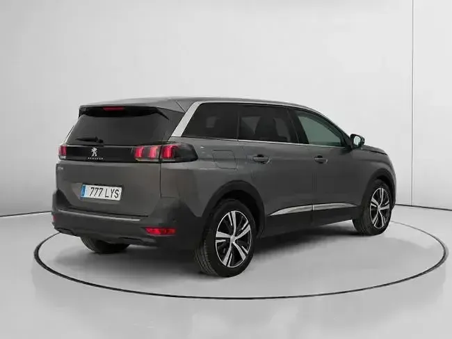 Usado Peugeot 5008 Allure 130 CV (95 kW) 2022 Gris SUV