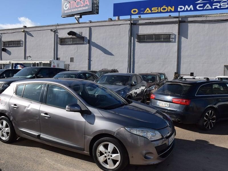 Usado Renault Mégane Dynamique 105 CV (77 kW) 2009 Gris / plata Berlina