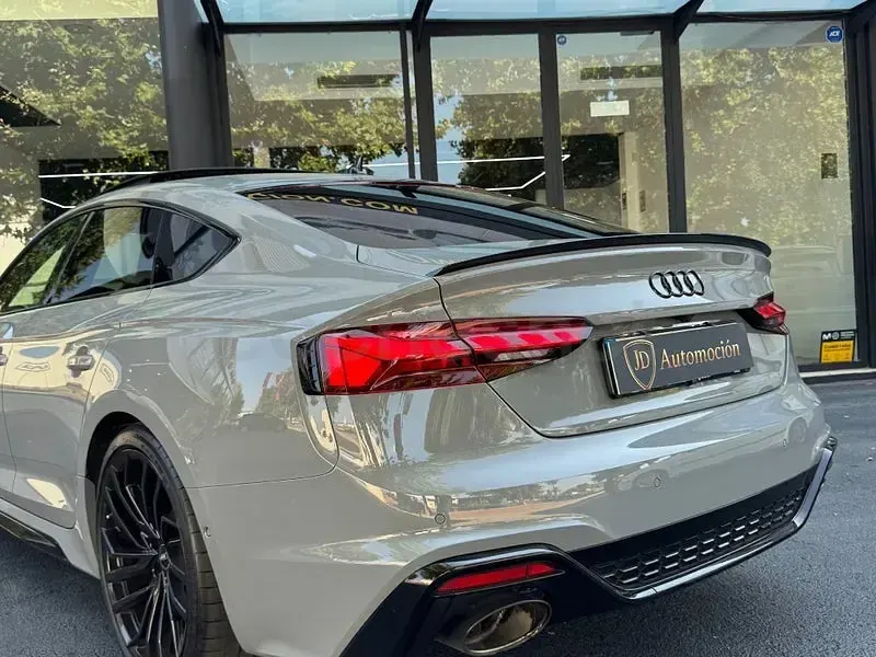 Usado Audi RS5 Sportback 450 CV (330 kW) 2022 Gris / plata Berlina