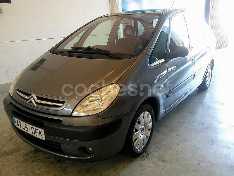 Gris / plata Usado 2005 Citroën Xsara Picasso Monovolumen | 3790 € (Precio justo) - Imagen 1/4